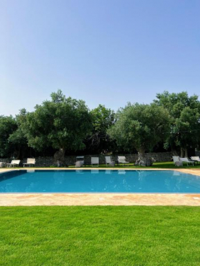 Minicasa nella natura, con piscina a due passi